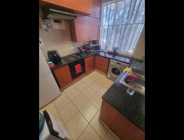 2 BEDROOM APARTMENT FOR SALE IN KEW